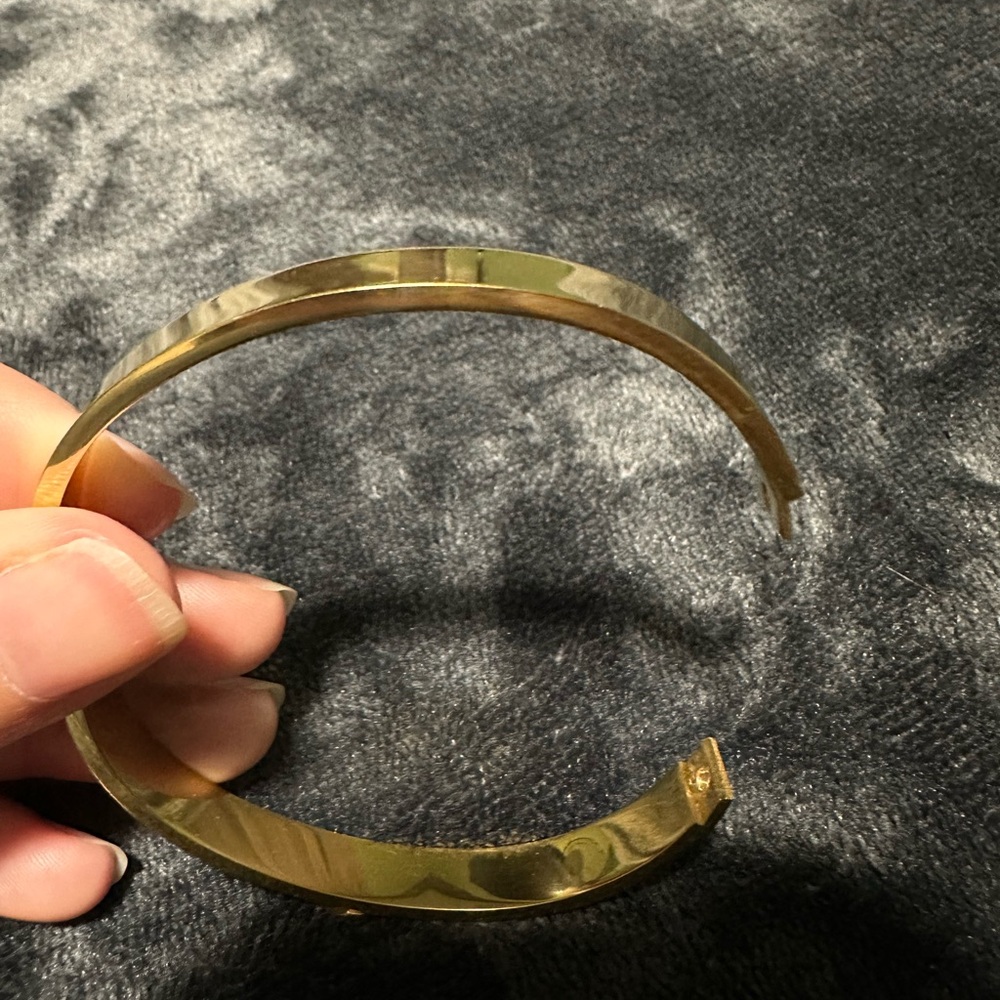 Gold Roman Numeral Bracelet - Picture 4 of 4